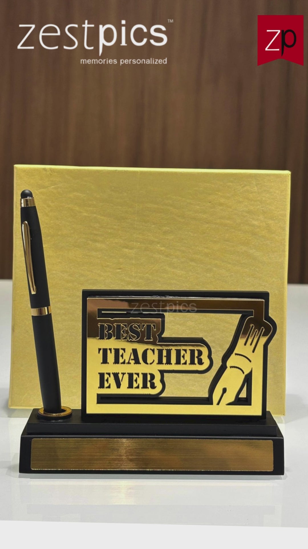 High-quality table stand and engraved pen for teachers, personalized for a special touch | Zestpics